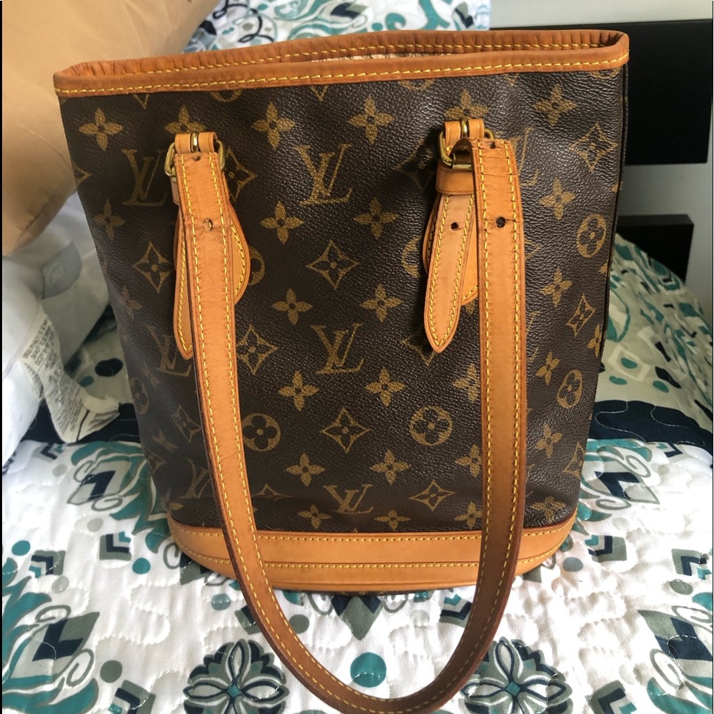 Beautiful Louis Vuitton Bucket bag!